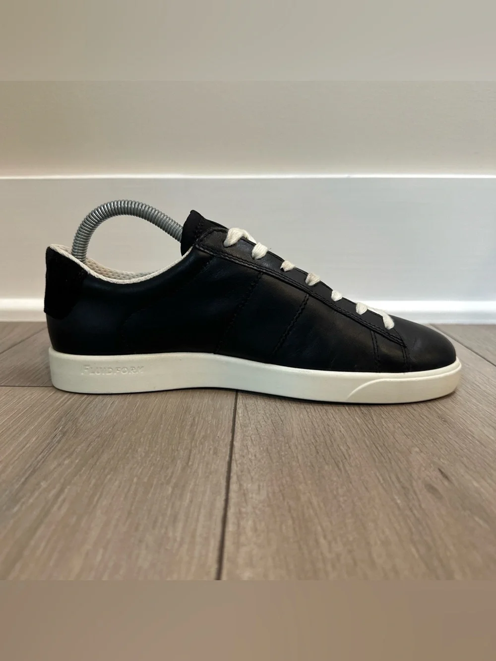 Ecco sleek black
